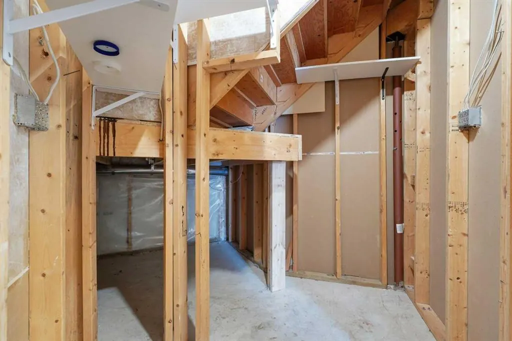22 Lanterman Close
