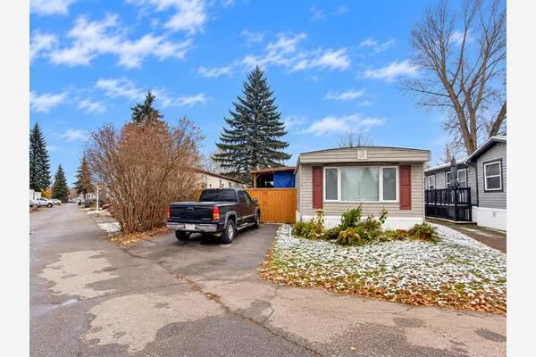 6724 17 Avenue SE
