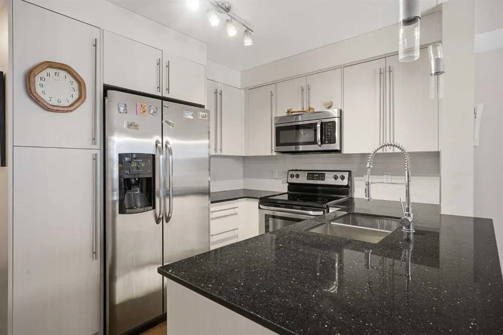 11 Mahogany Row SE #3401