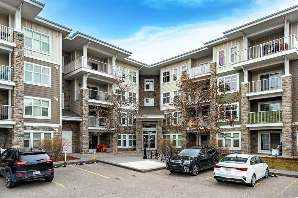 11 Mahogany Row SE #3401