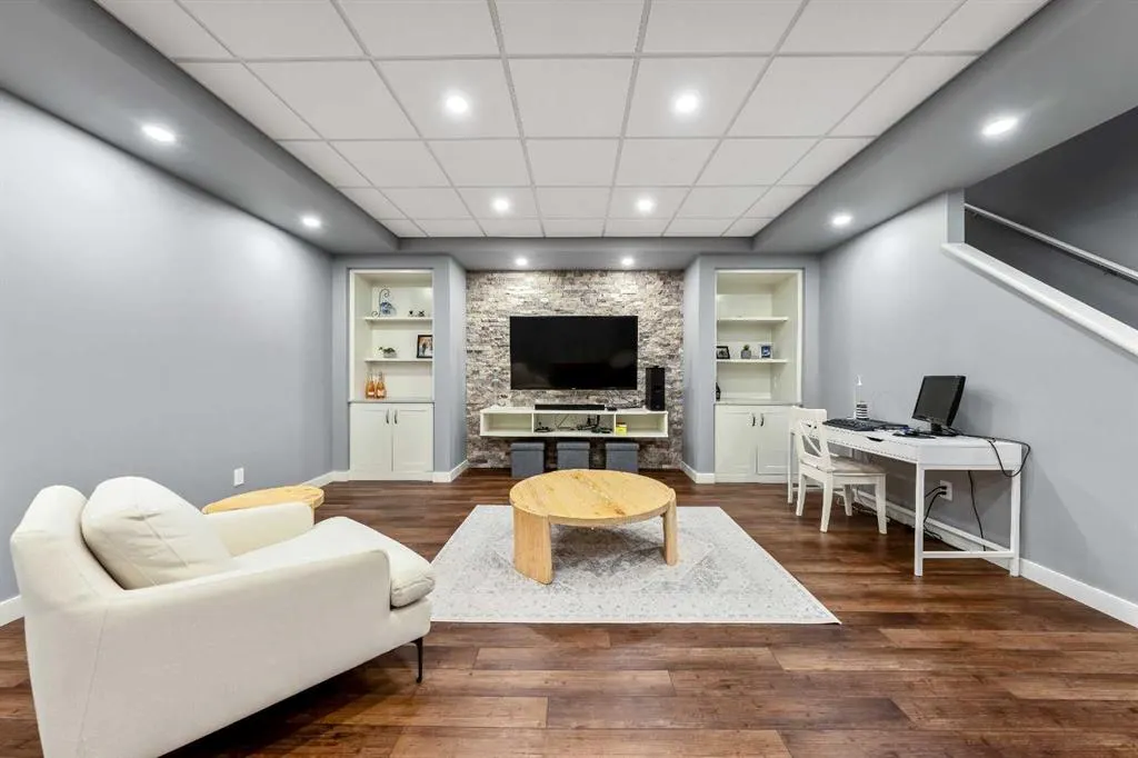 220 West Creek Landing