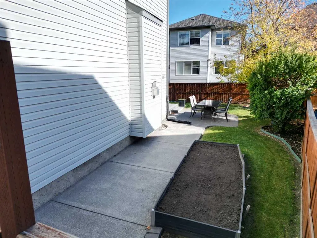 220 West Creek Landing