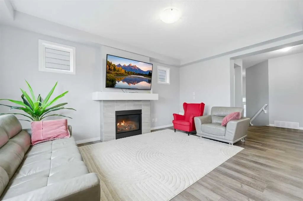 102 Yorkville Green SW