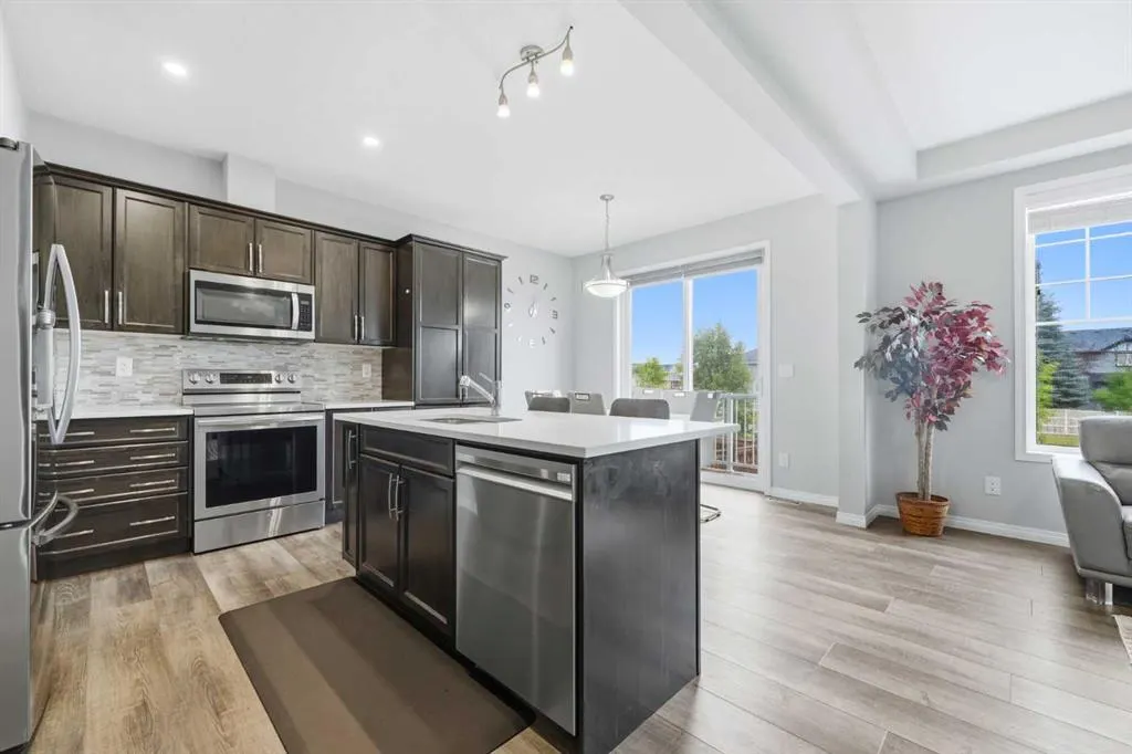 102 Yorkville Green SW