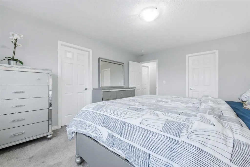102 Yorkville Green SW