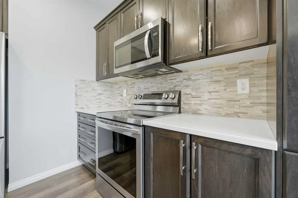 102 Yorkville Green SW