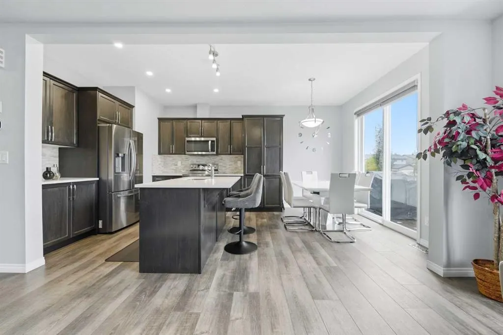 102 Yorkville Green SW