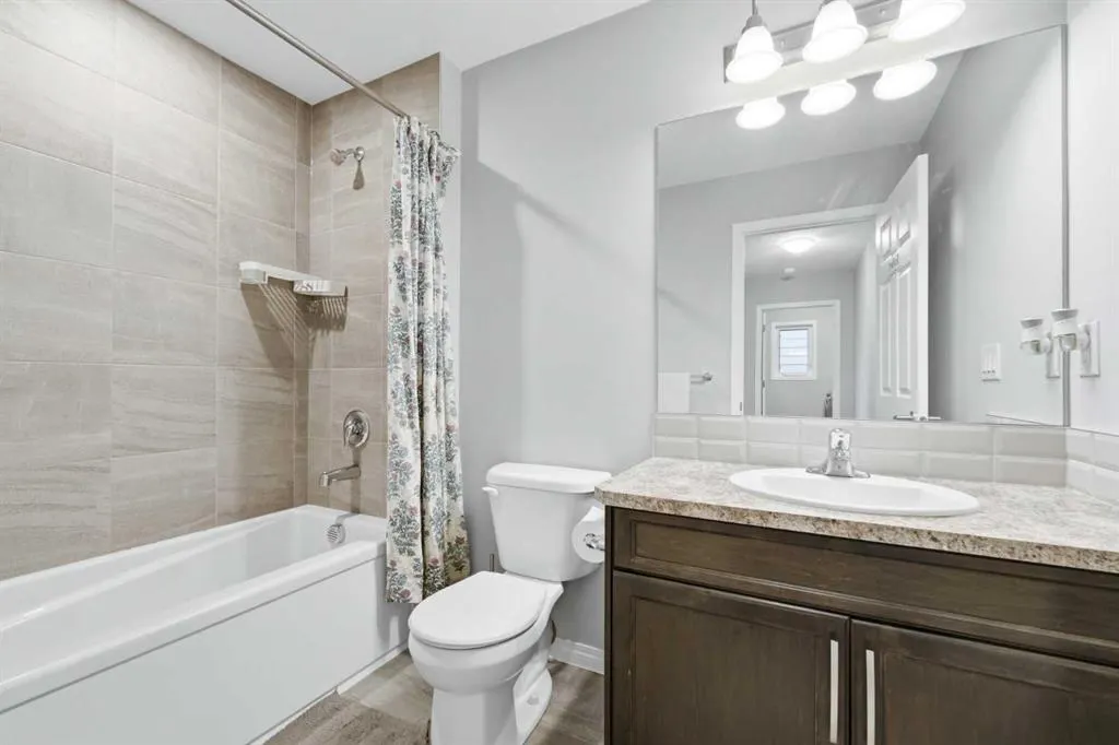 102 Yorkville Green SW