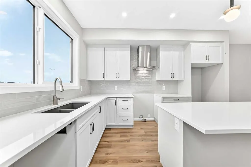 28 Mercado Road SE