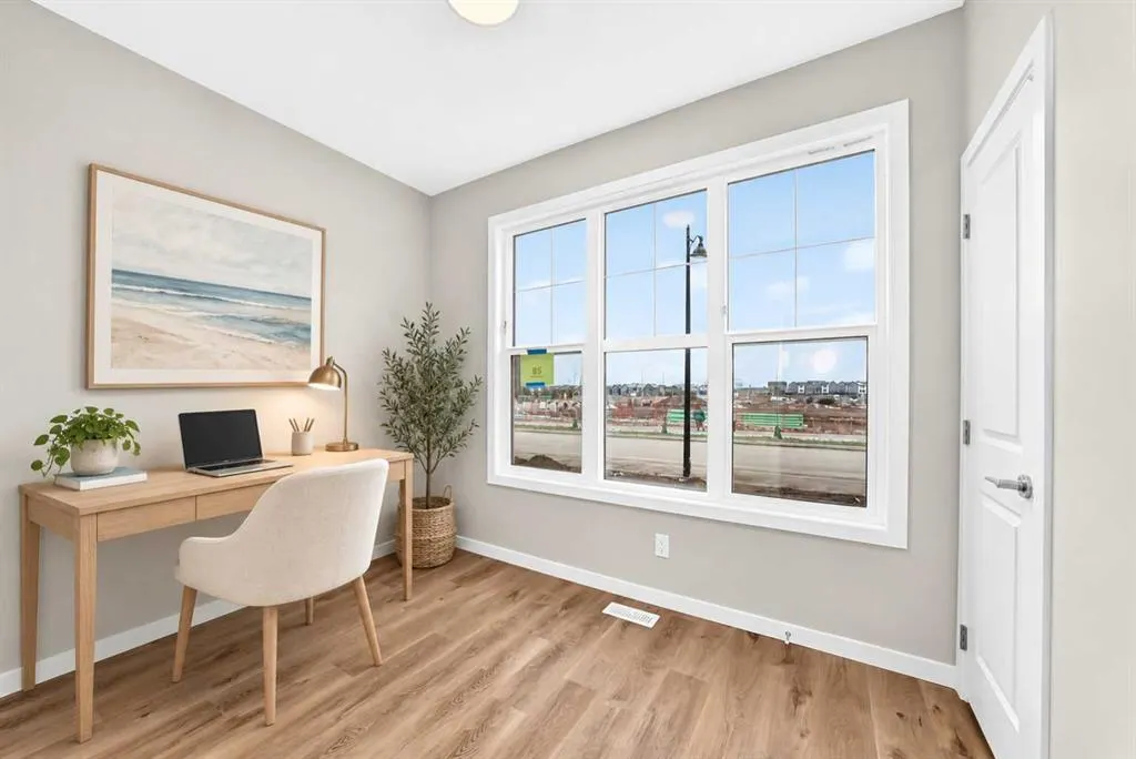 28 Mercado Road SE