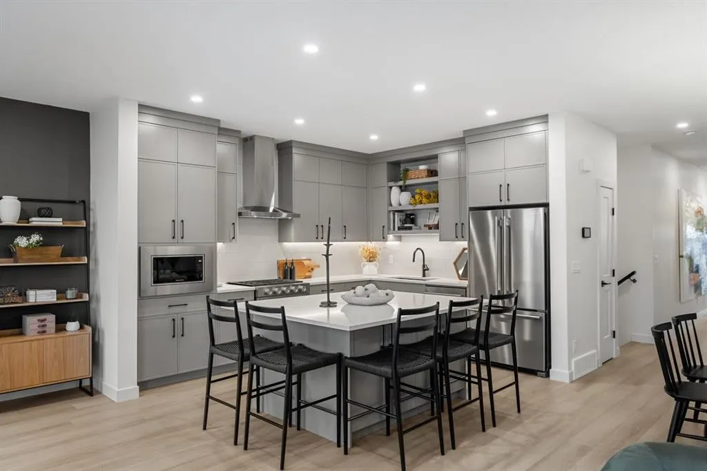 115 Greenwich Drive NW