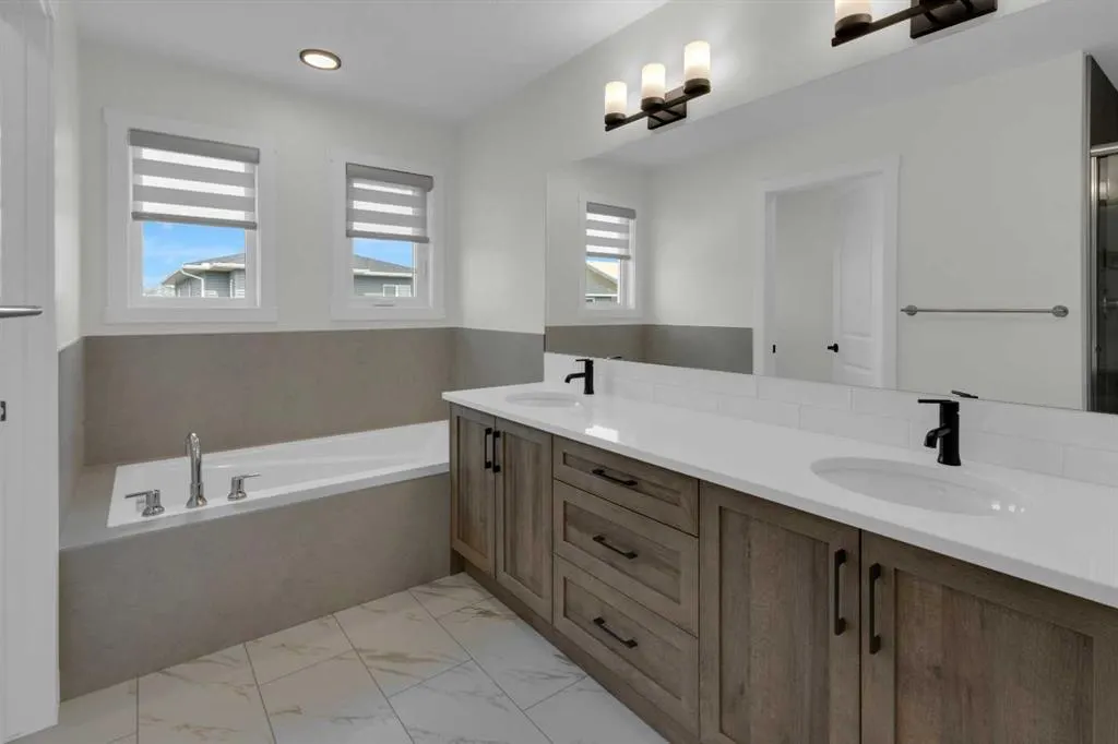 541 Baywater Manor SW
