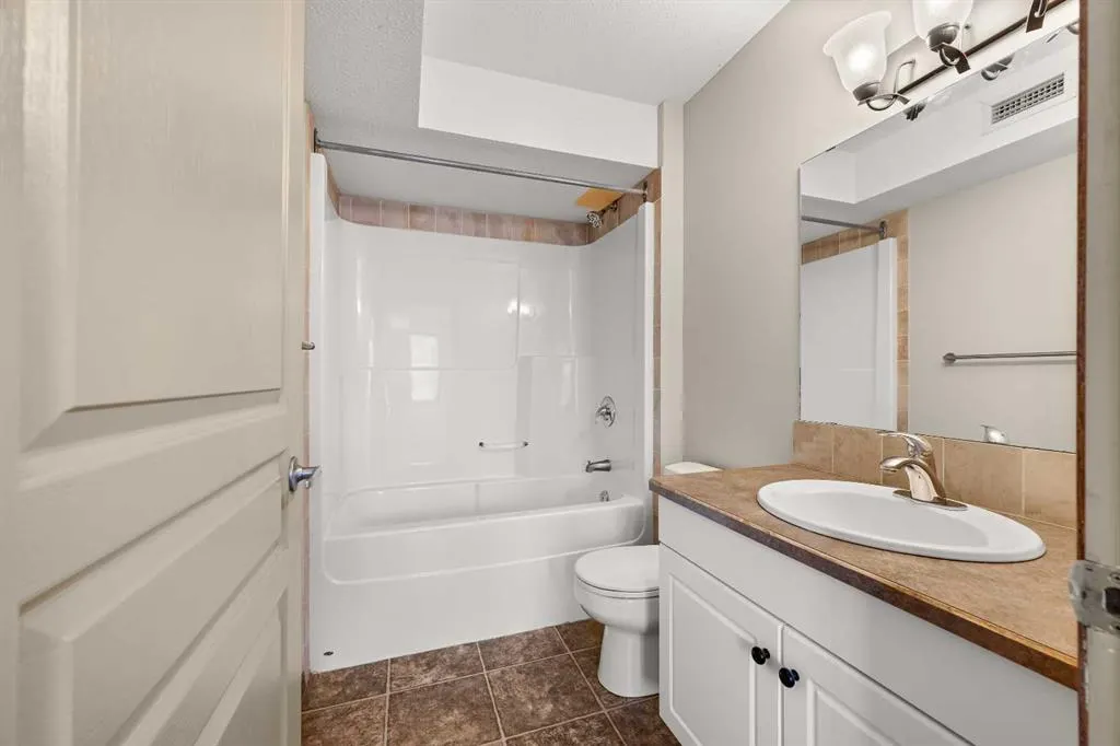 1706 47A Avenue #203
