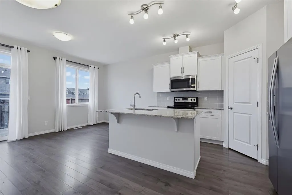 112 Legacy Glen Street SE