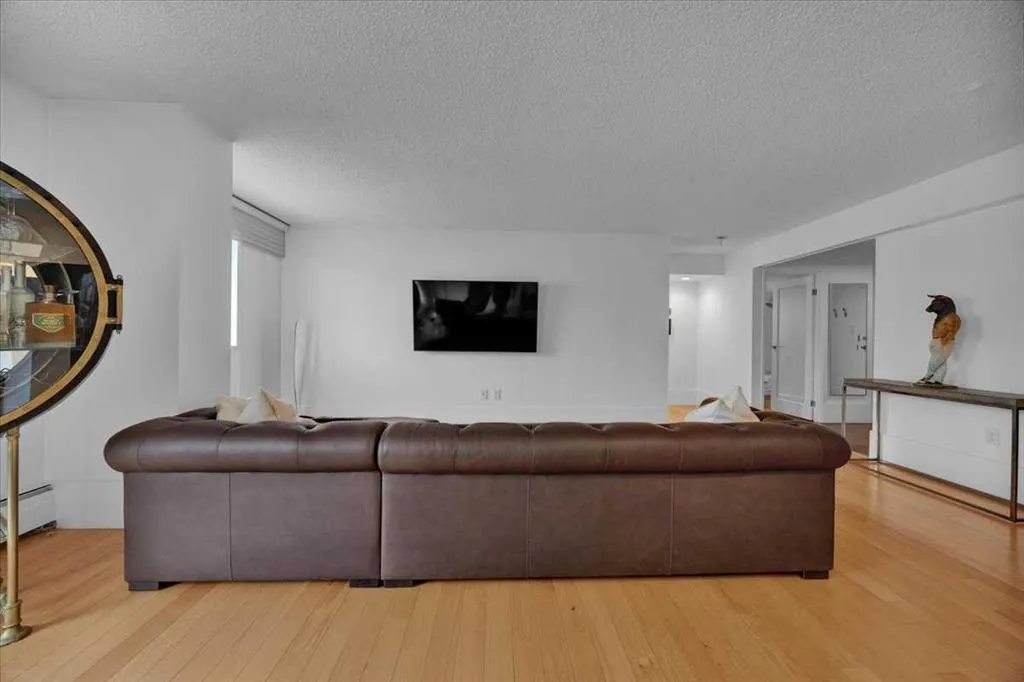 718 12 Avenue SW #801
