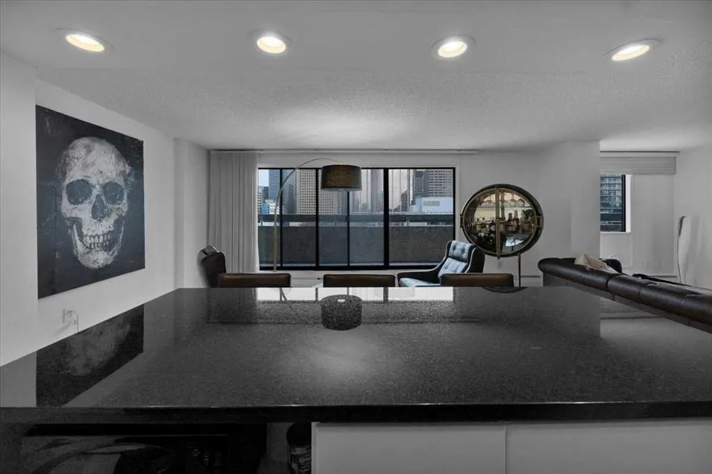 718 12 Avenue SW #801