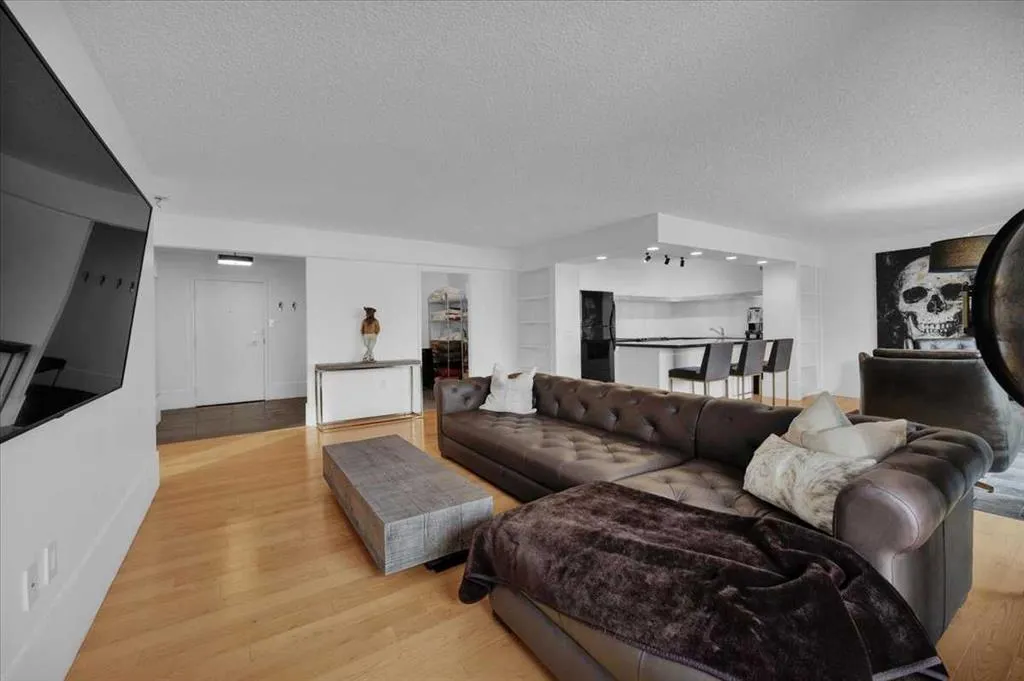 718 12 Avenue SW #801