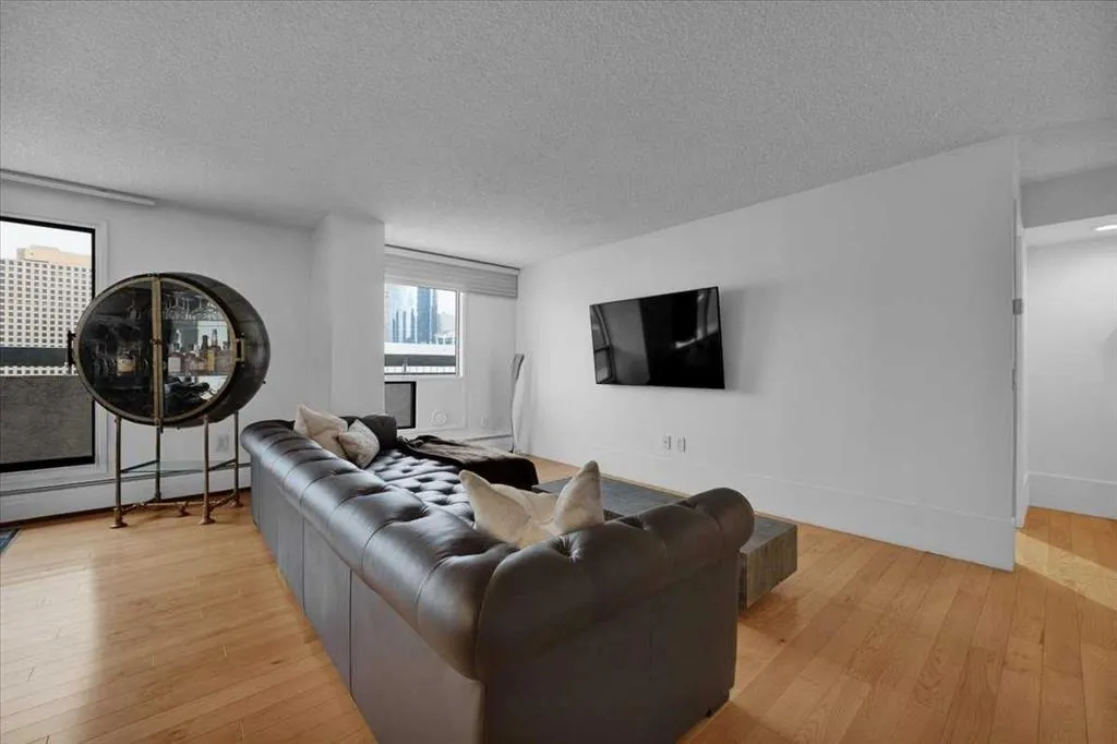 718 12 Avenue SW #801