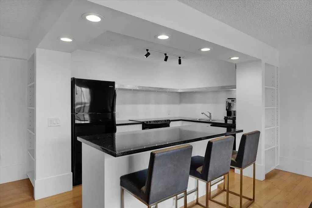 718 12 Avenue SW #801