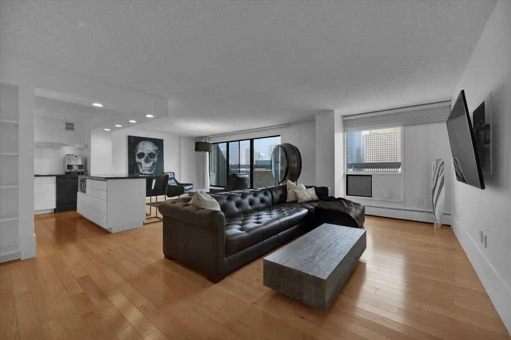 718 12 Avenue SW #801