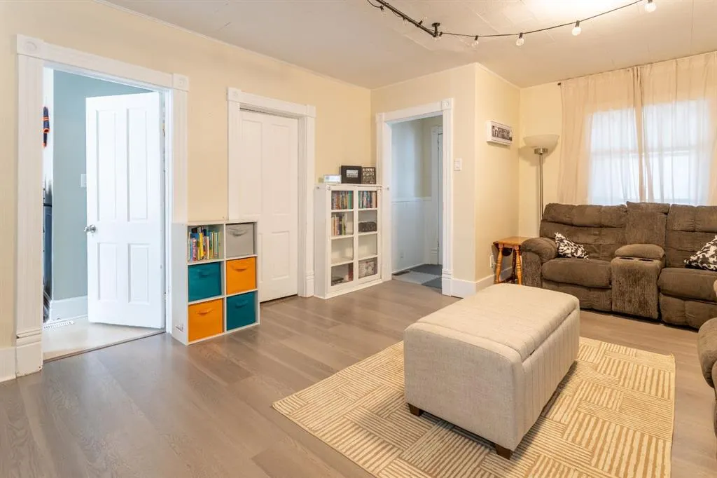 116 1st Street East