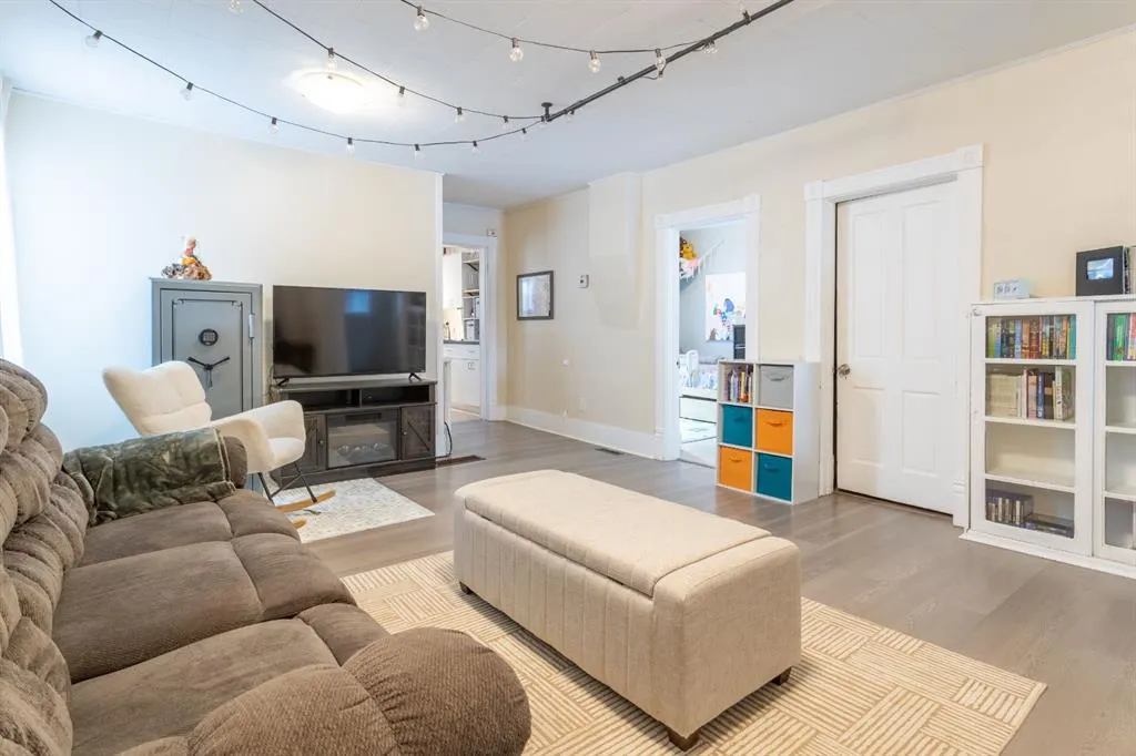 116 1st Street East