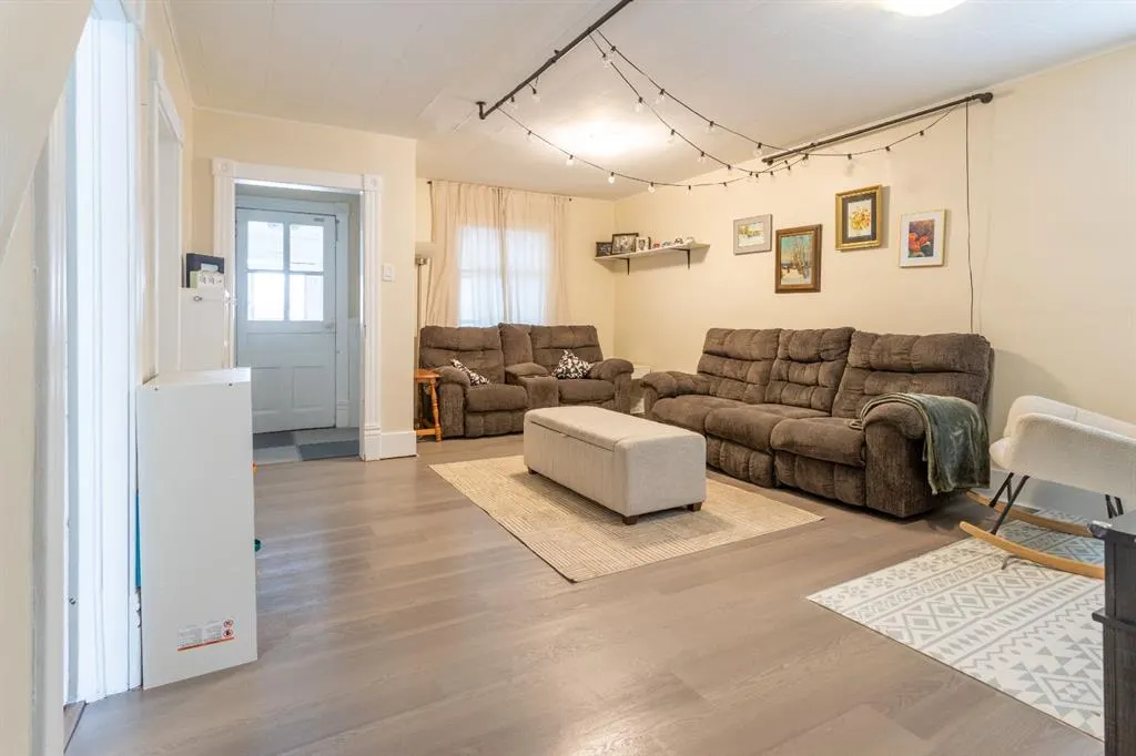 116 1st Street East