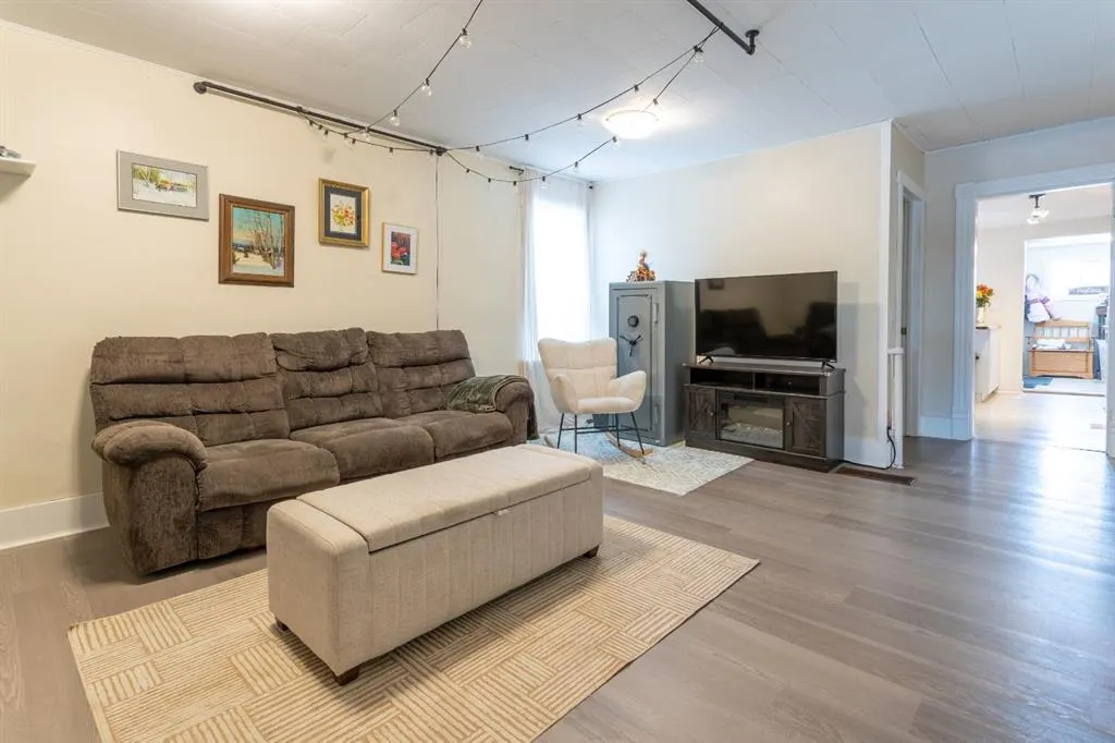 116 1st Street East