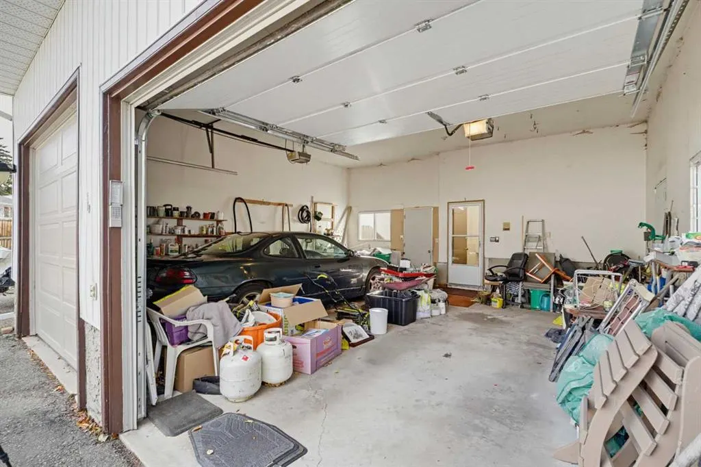5036 35 Street Close