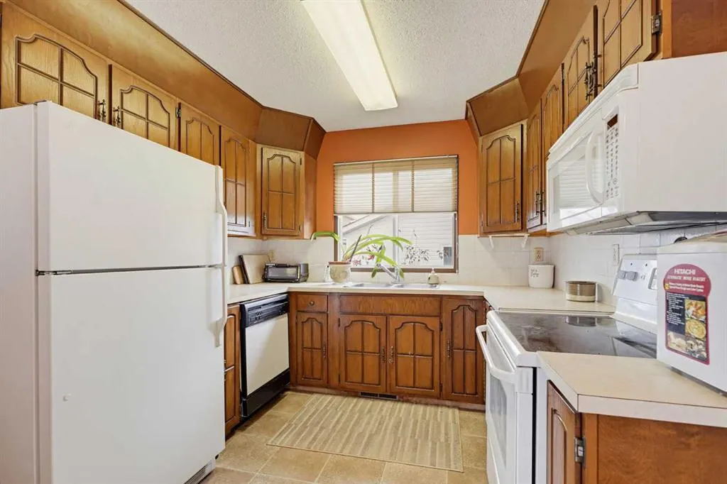 5036 35 Street Close