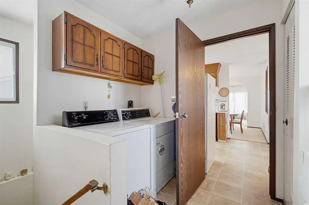 5036 35 Street Close