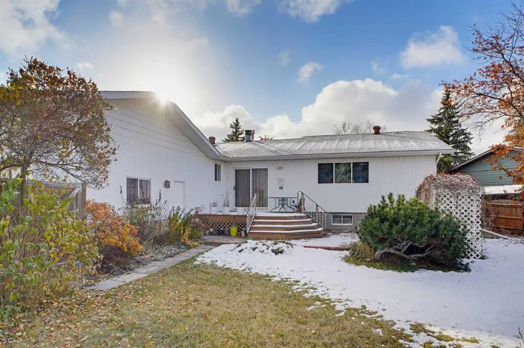 5036 35 Street Close