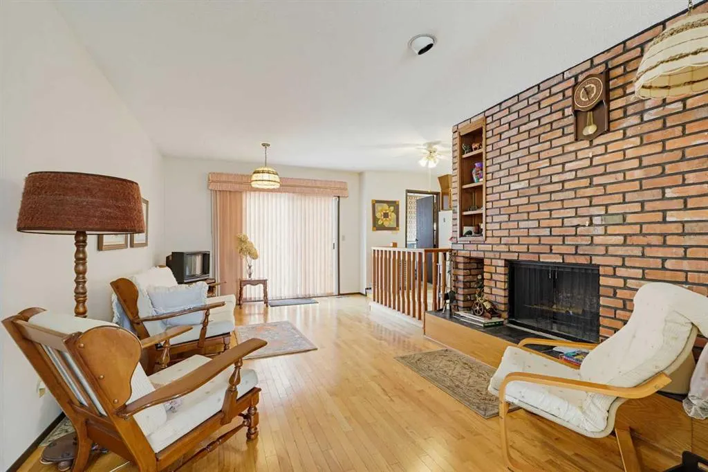 5036 35 Street Close