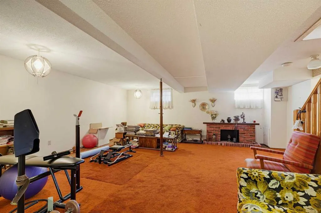 5036 35 Street Close