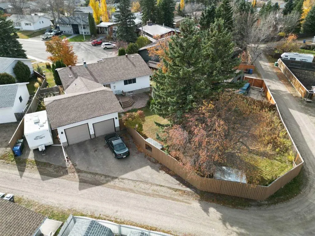 5036 35 Street Close