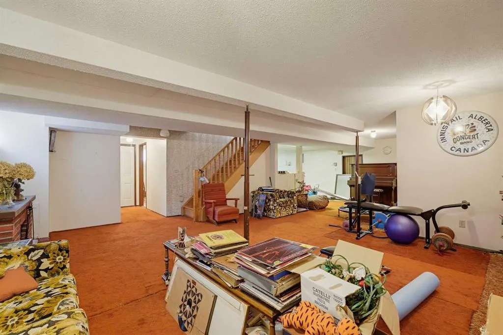 5036 35 Street Close