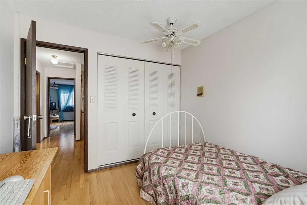 5036 35 Street Close