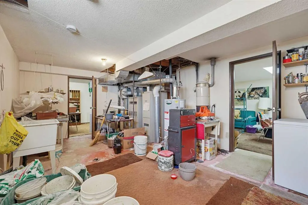 5036 35 Street Close