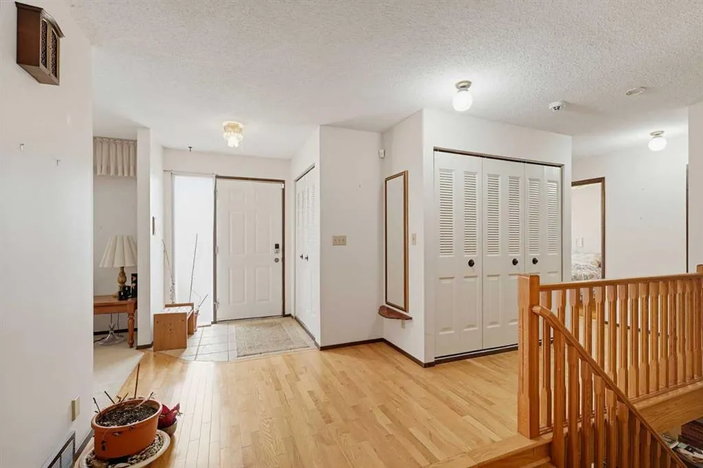 5036 35 Street Close