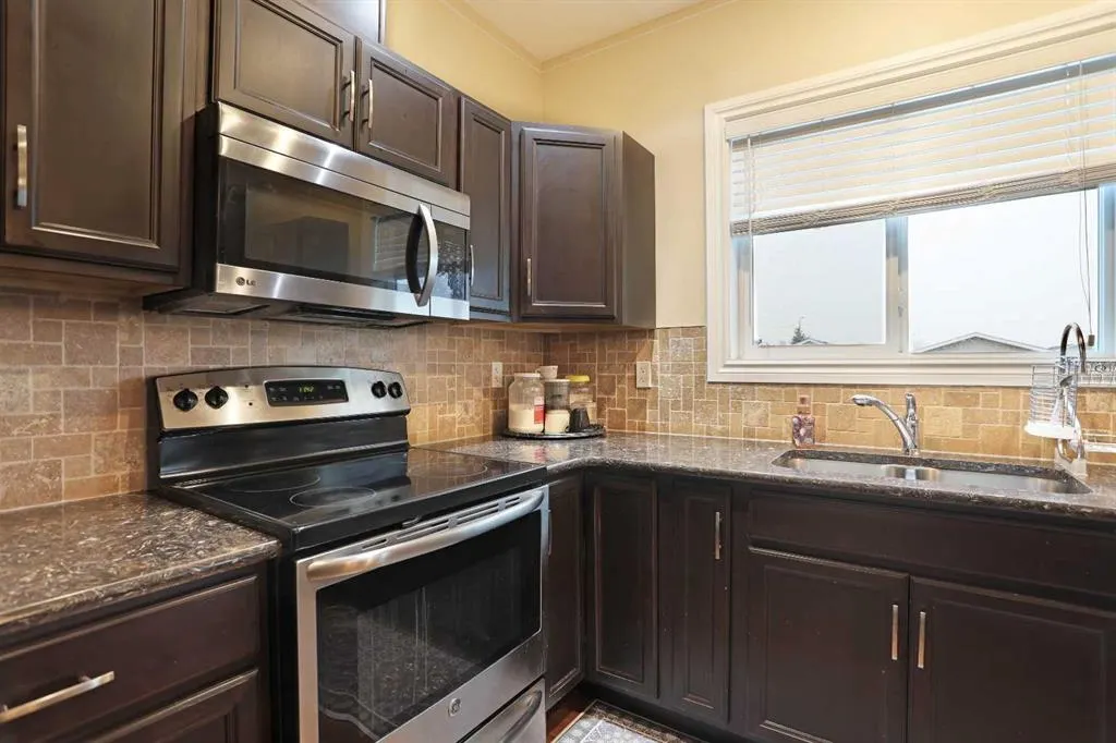 211 17 Street E #C