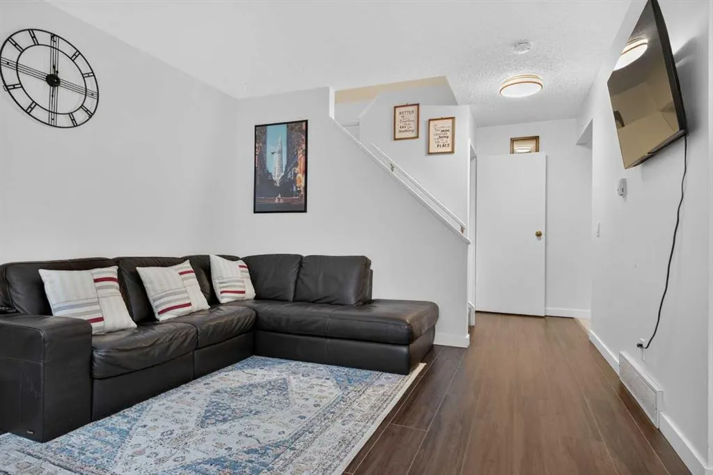406 Blackthorn Road NE #442