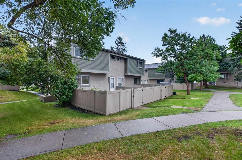 406 Blackthorn Road NE #442