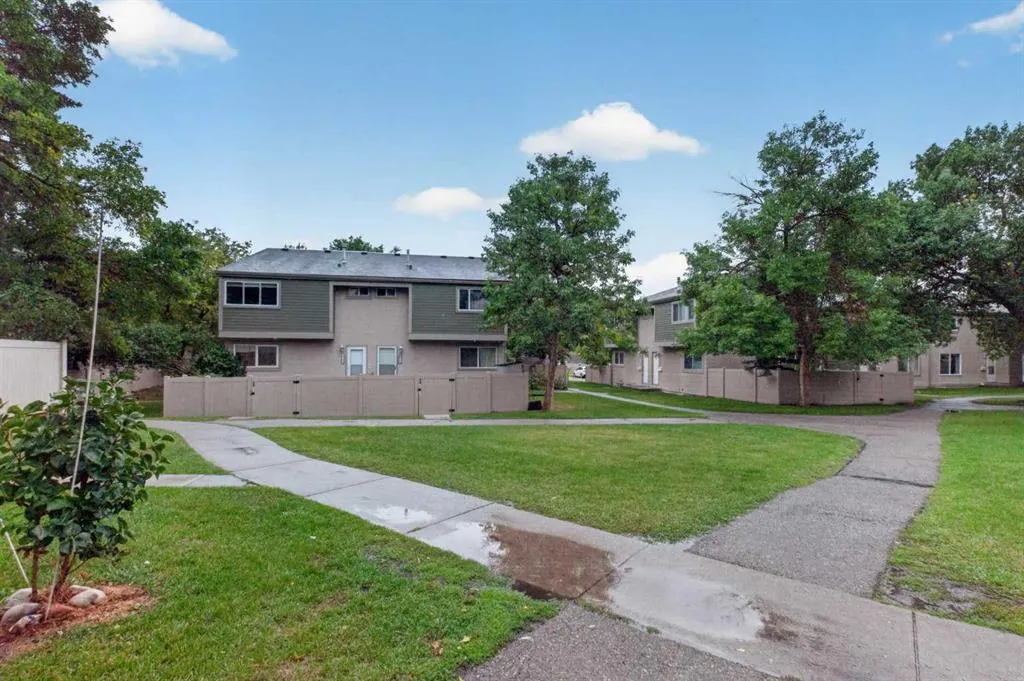 406 Blackthorn Road NE #442