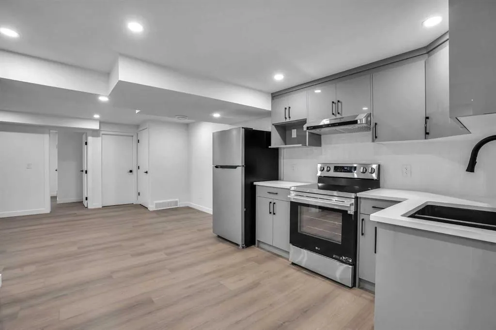 28 Sandstone Hill NW