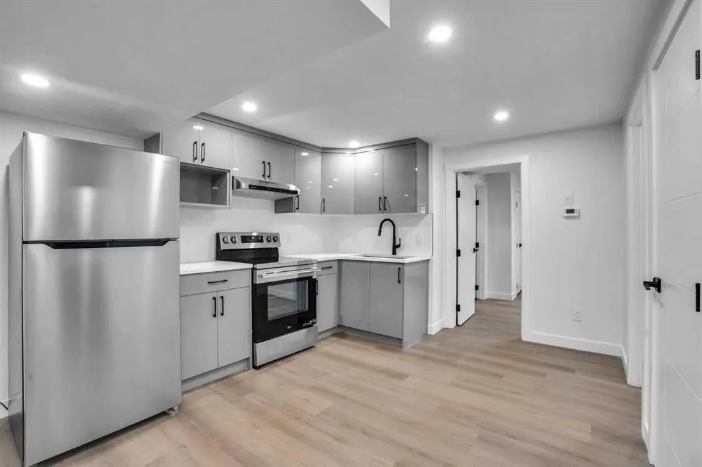 28 Sandstone Hill NW