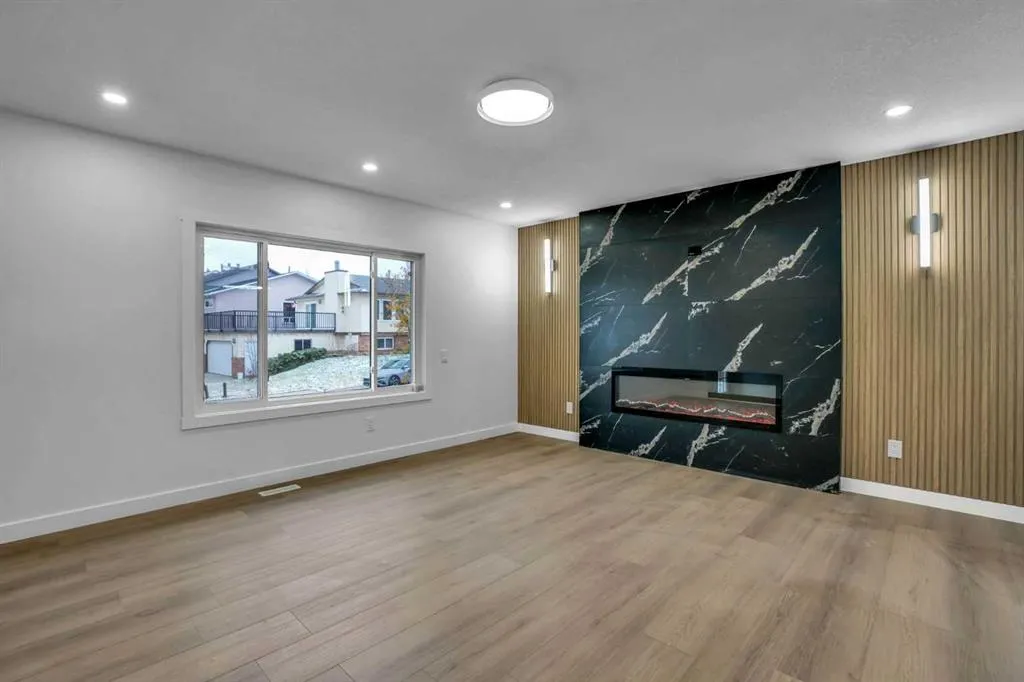 28 Sandstone Hill NW
