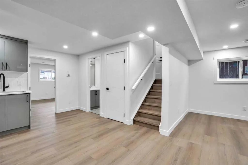 28 Sandstone Hill NW