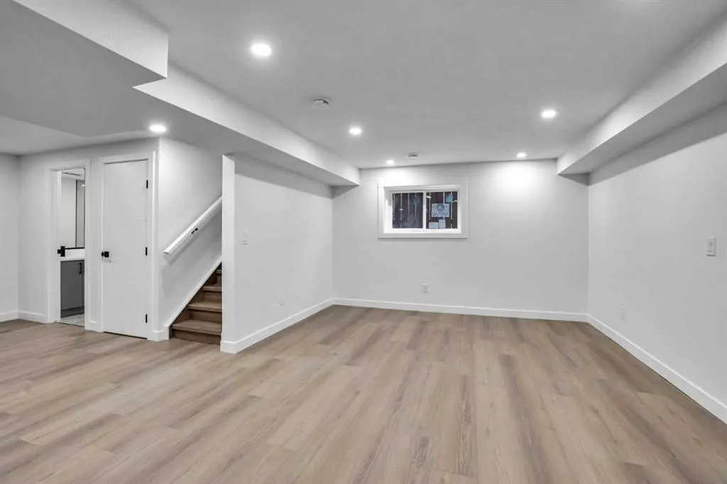 28 Sandstone Hill NW
