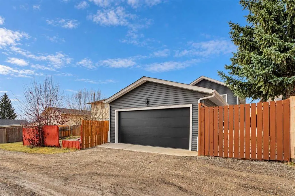 28 Sandstone Hill NW