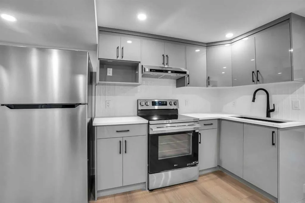 28 Sandstone Hill NW